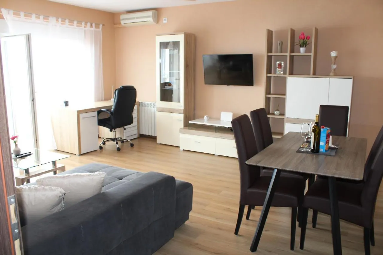 Apartman Lovro contacts